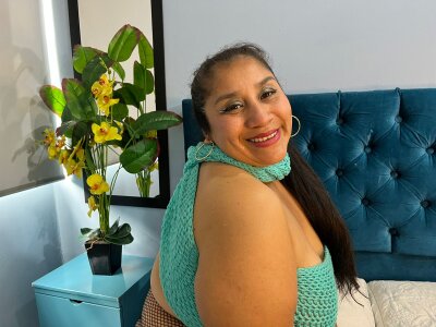 milf_latinn sexy latina curvy Pic 4