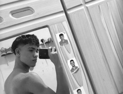 IsaacHot_1 Public Pic