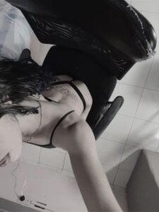 alice_sofia Black and white Pic