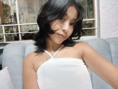 Real_virgin_Pussy Public Pic