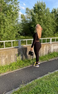 BonieBonita Sexy in nature🍑 Pic