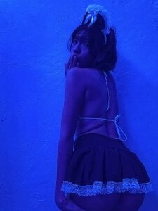 Pretty-v Public Pic 3