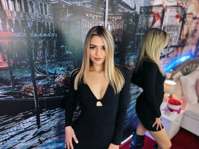 SelenaRuss Public  6টি ছবি