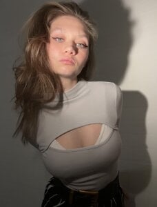 HolliBillig kullanıcısının At Home albümü -  5 fotoğraf