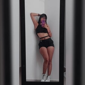 _ariana03 Public Pic 3