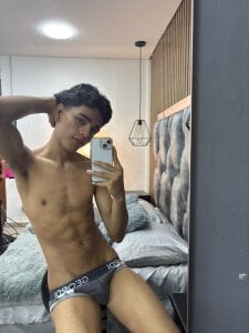 owen__johnsonのCome and have fun with me🤭の 3枚の写真