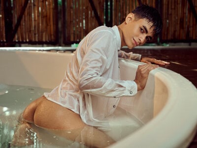 Dani_mc1 an afternoon in the jacuzzi Pic 3