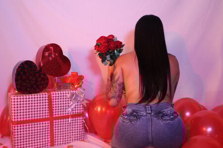 Shasa_8 I have a flower for you... Come get it and find what I have behind them! 🌹 Gambar 5