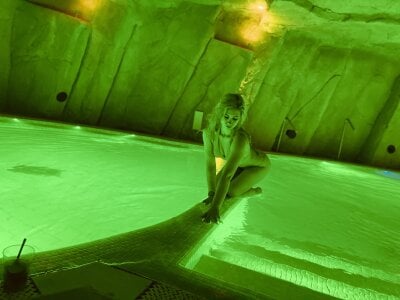 Anna_Miss Public Pic