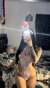 AuroraLanee_: Public ( 2 фото)