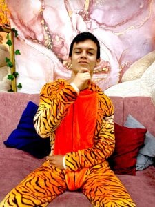 AngelSlimm Public Pic