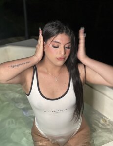 Madam_osher Look at me Pic