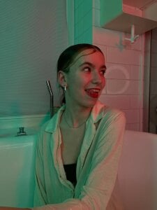 RochelCozzi Cold neon, warm silence 사진 4