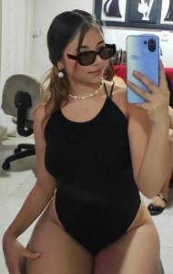Danii_Diaz Webcam Model Profile | strip.chat