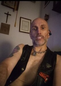 LayingRealism Public  2টি ছবি