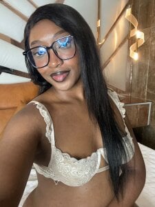 YallianaBrooks: Sweetie 🤍 ( 4 фото)