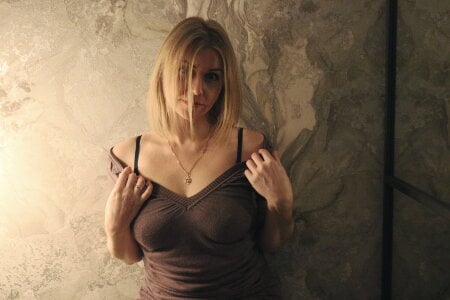 Annie_Light Public Pic 5