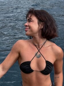 Girlnextd00r Public slika