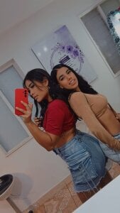 kissme de megan_and_mia  photos