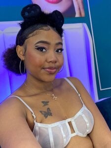 AngelaRoberts angel face Pic 2