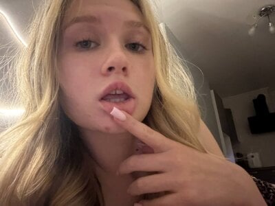 Sara_Breinor hey its me:) Pic 3