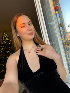 Sofii_Ly Christmas vibes Pic 2