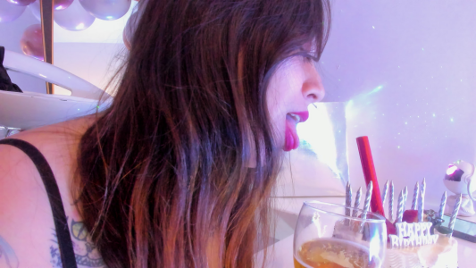 My Bday March 7th🎈 😈🎁✨🌈🥳 de JulianaCarter  6 Imagens