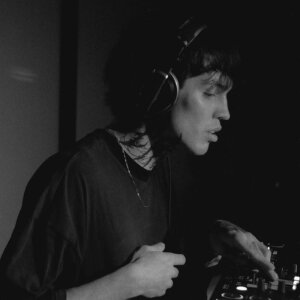 cyb3r_david It's my first time here, I'm David, delighted to meet you Pic 2