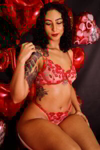 agatha_collins_ Come with me🧨 Pic 3