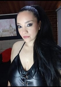 SiennaBloomhot Your new weakness is here.🔥 slika 3