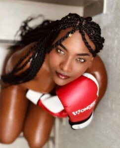 Coral_Lise Sexy black and strong Photo 4