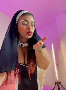 abigail_johnson I arrive so that they can confide in me Pic