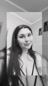 Julia_Bloom Public Pic 2