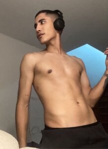 emilio_rivs 🥥 Pic