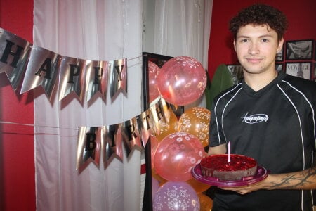 JonnyDarka It was my birthday stream 🎂🎁🎈 Pic 3