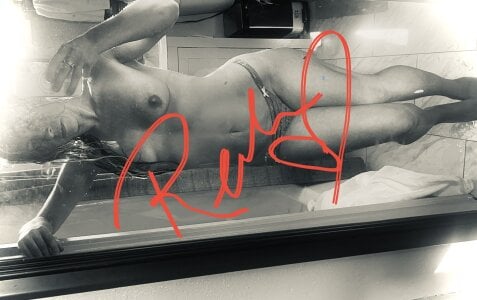 LoveMePenelope Public Pic 3