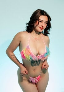 Ema_goddessのI dare you not to imagine me naked 🥵😈の 2枚の写真