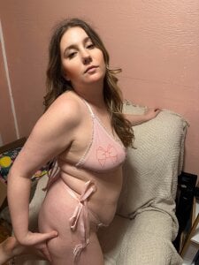 Ellie-Clark Public Pic 4
