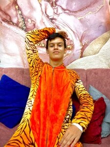 AngelSlimm Public Pic 2