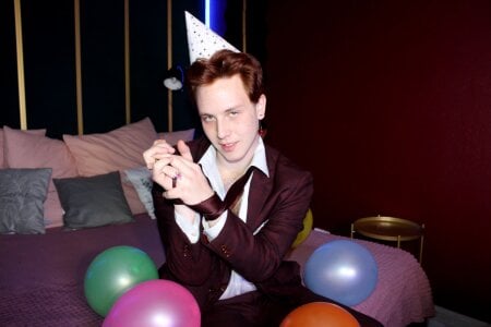 LeoMooreeの🎉Happy birthday to me🎉の 4枚の写真