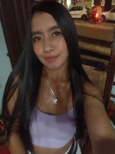 Zara_Cardona follow me Pic