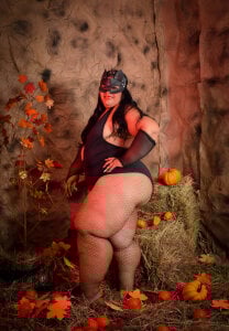 LunaaSweett Trick, Treat… or Something More 🎃 Pic