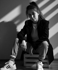 Annette_meow1 Oil & Silk Pic