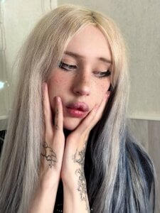 Joy_Barker For no reason🌸 Pic