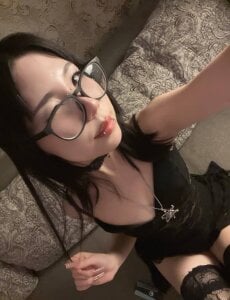 Look But Don’t Touch od AprilOnilll  2 snímek