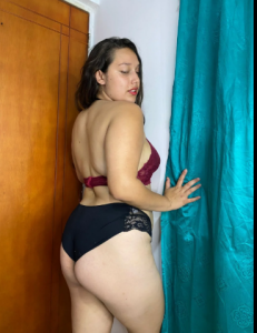 Naughty-Samanta- Public Foto 4