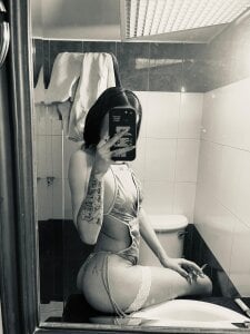 XPERIENCESXX Public Pic 3