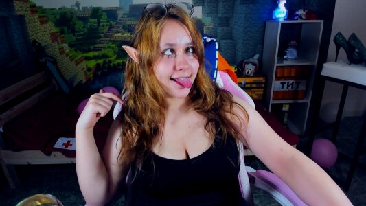 JudithEverly A sexy elf awaits your cuddle. зображення 3