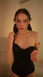 BLACK BODY de horneyjozy  2 photos