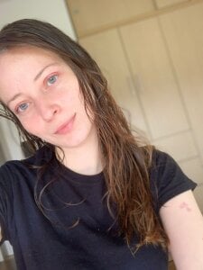 AmbeerWood_ “Don’t look too long… you might fall for me.” Hình 4